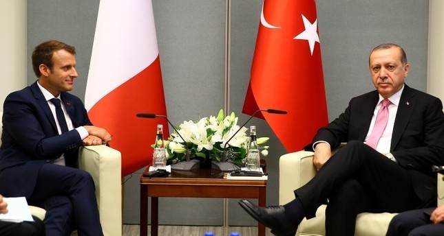 أردوغان وماكرون يبحثان هاتفياً آخر التطورات في سوريا