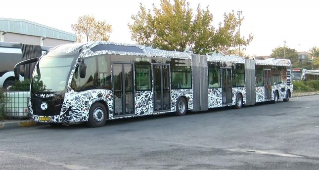 Istanbul tests new, larger metrobuses