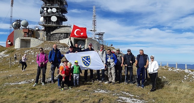 Bosnian mountaineers show support for Turkey’s counterterror op