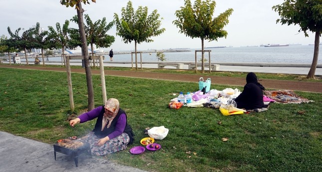 Istanbul mayor under fire over planned BBQ ban