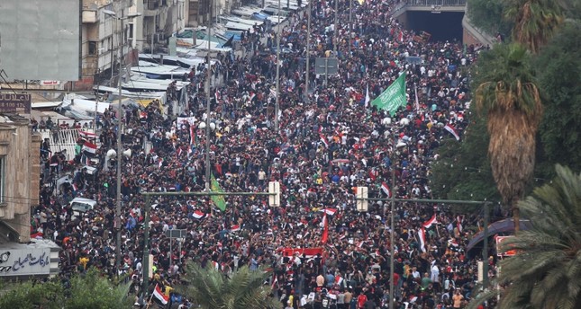 31 قتيلاً في تجدد احتجاجات العراق ودعوة لاعتصام مفتوح رغم حظر التجول