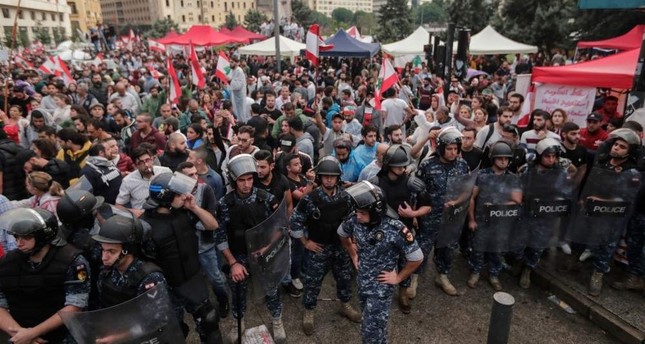 Lebanon paralyzed by ongoing anti-government protests