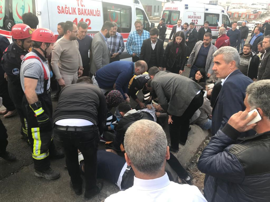 Kayseri'de işçileri taşıyan midibüsü devrildi: 20 yaralı
