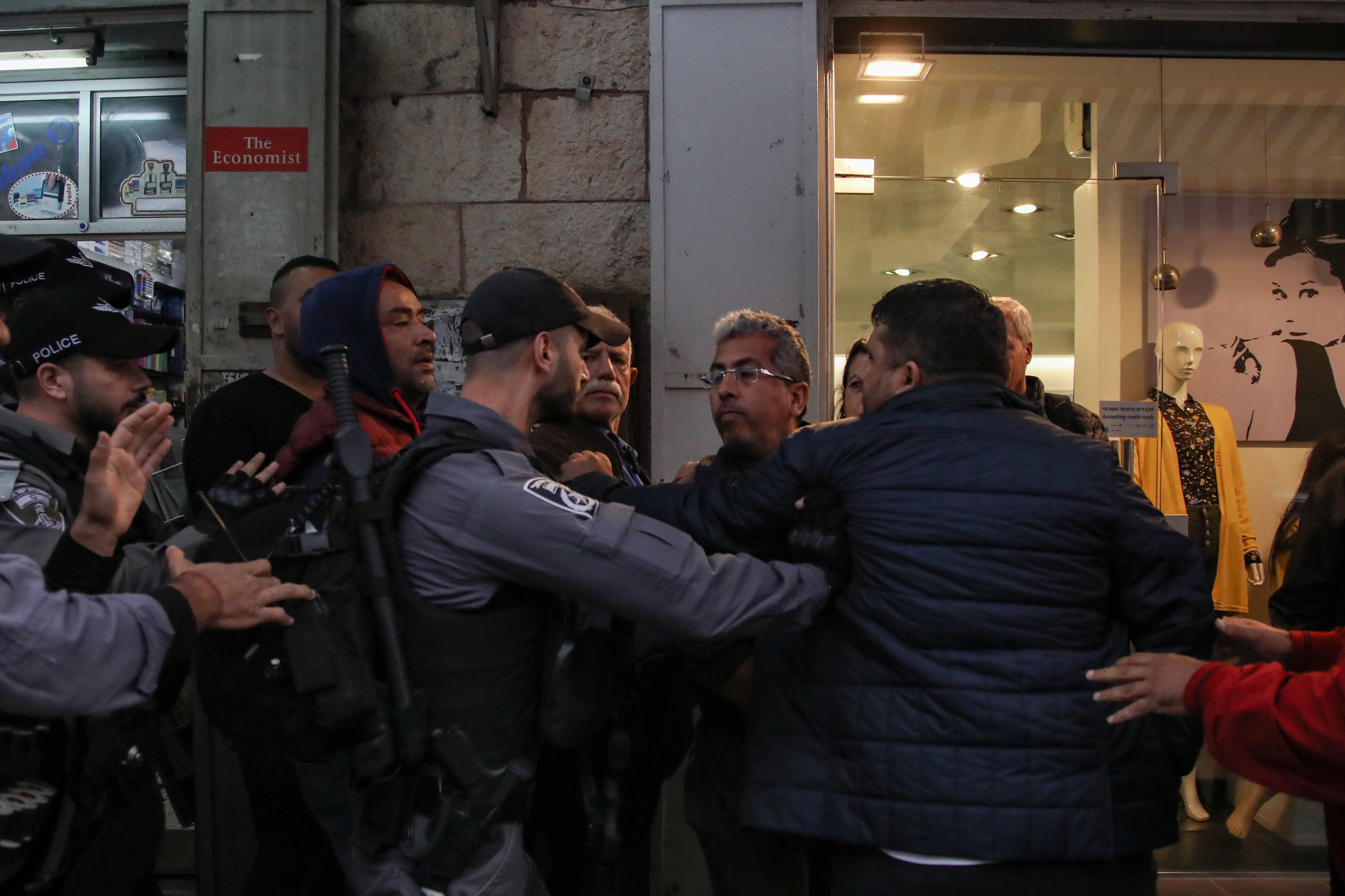 İşgalci İsrail polisinden Doğu Kudüs'teki gösteriye alçak saldırı: 1…
