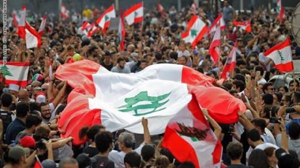 على وقع الاحتجاجات.. الحريري يعلن حزمة إصلاحات اقتصادية