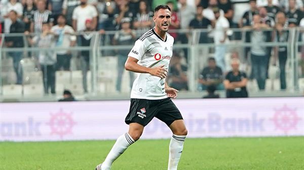 Beşiktaş'ta Víctor Ruiz 3 hafta yok