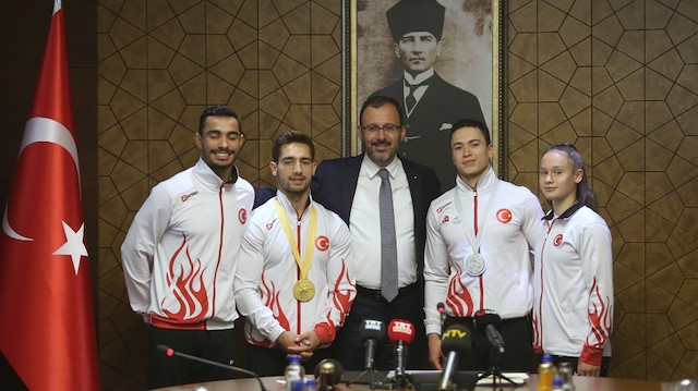 Bakan Kasapoğlu milli cimnasitkçileri ağırladı: Sporcularımızın kahramanlara gönderdiği selamlar yerine ulaştı