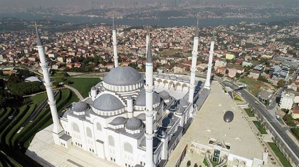 جامع 'تشاملجه'.. الأكبر في تركيا وصرح يذكر بعظمة زمن السلاطين