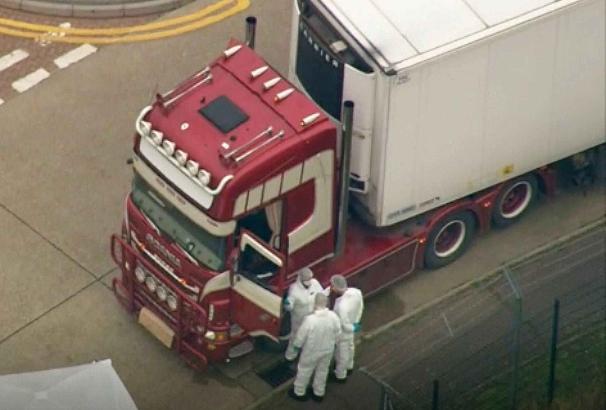 ​İngiltere'de bir kamyondan çıkan 39 ceset donarak ölmüş: Ölenlerin…