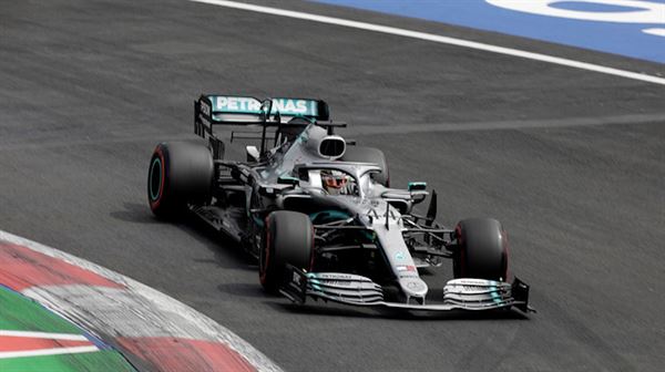 Lewis Hamilton triumphs in Mexican Grand Prix