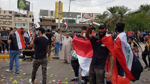متظاهرو بغداد يلقون القبض على مطلق نار على قوات الأمن