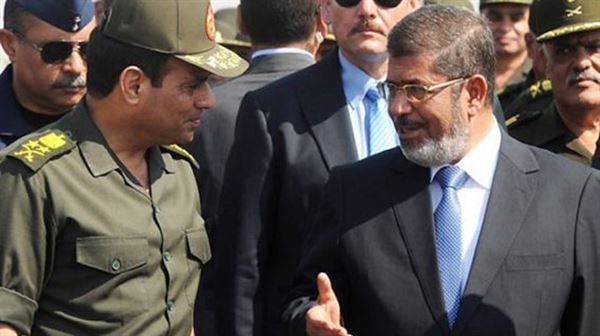 محمد علي يكشف كيف تعرض مرسي للظلم من قبل السيسي (شاهد)