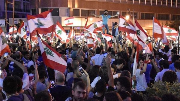 لبنان.. 5 مطالب للمحتجين وجنبلاط يصف إصلاحات الحريري بـ'المخدرات'