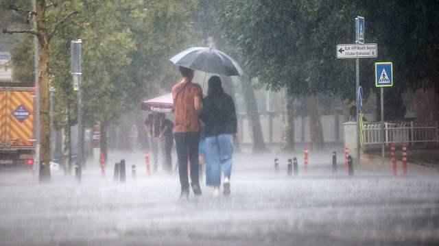 Meteorolojiden 4 bölge için sağanak uyarısı: Şemsiyesiz çıkmayın