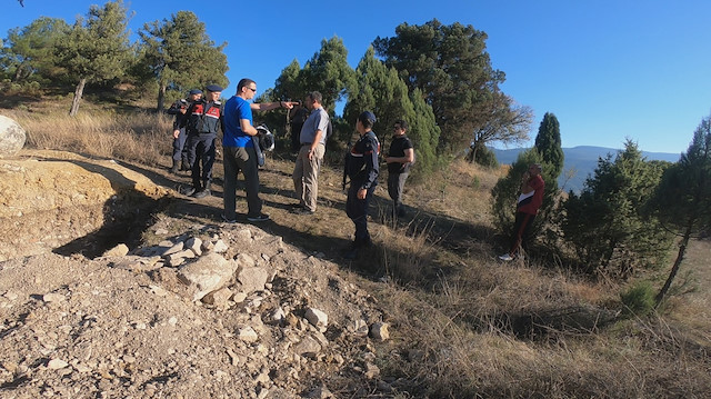 Kaymakam kazı yapan definecileri suçüstü yakaladı