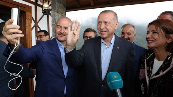 Cumhurbaşkanı Erdoğan Hacire Akar'la görüntülü görüştü