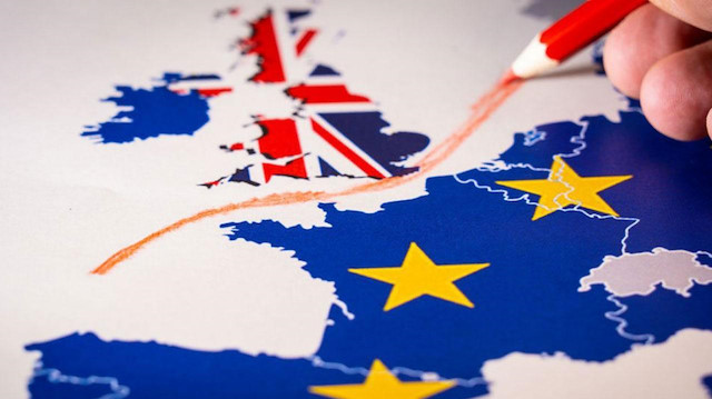 İngiltere yine bilindik bir karar verdi: Brexit oylaması ertelendi