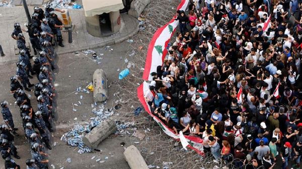 المصارف اللبنانيّة تبقي أبوابها مقفلة الإثنين بسبب الاحتجاجات