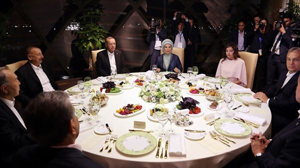 أردوغان يشارك بمأدبة عشاء في قمة 'المجلس التركي' بأذربيجان