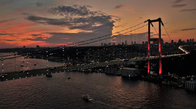 İstanbul semaları kızıla büründü, kartpostallık görüntüler ortaya çıktı