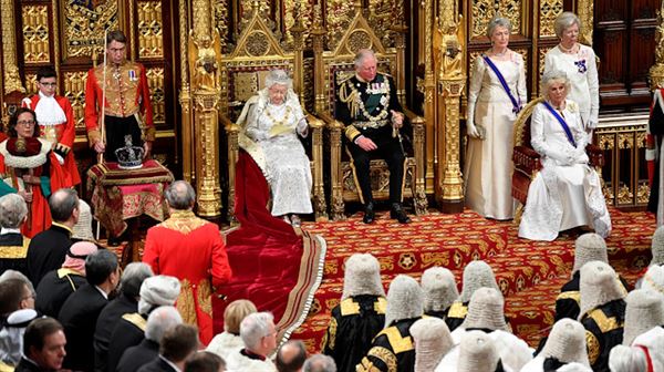 Queen delivers speech, opens parliament in UK