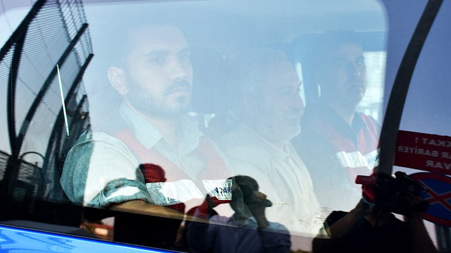 Görevden alınan Kayapınar ve Kocaköy belediye başkanları tutuklandı