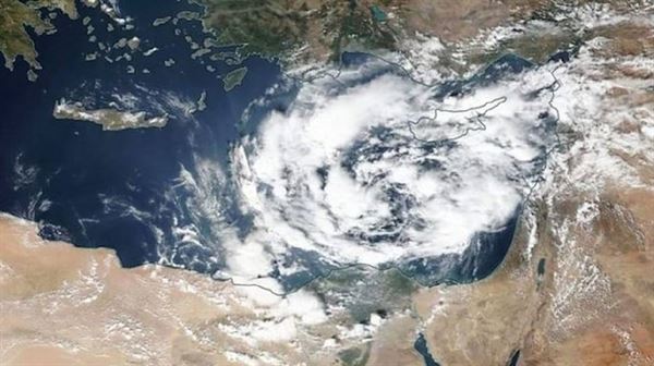 إعصار 'نادر' يضرب حوض المتوسط ومصر تتأهب