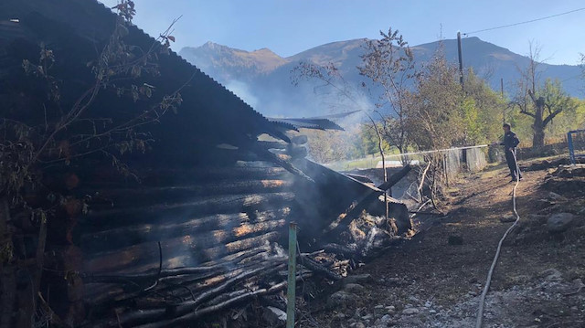 Hakkari'de 4 kişilik ailenin evi yandı!