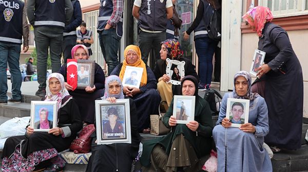 Families in SE Turkey continue protesting YPG/PKK