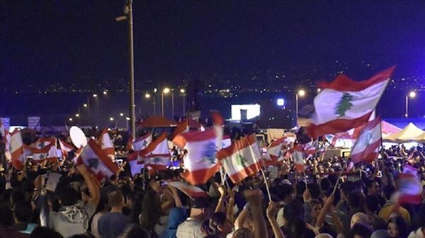 Hezbollah supporters assault protesters in Lebanon