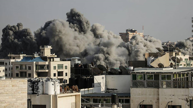 İsrail tank atışı ve hava saldırısıyla Gazze'yi vurdu