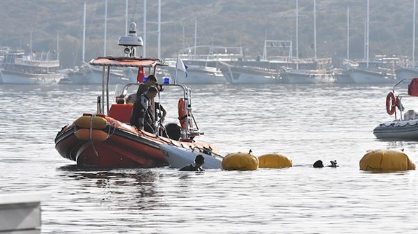 Child dies as migrant boat sinks off western Turkey