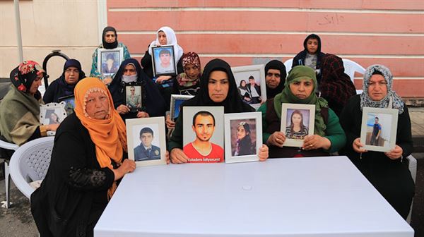 Mothers in SE Turkey continue protesting YPG/PKK terrorists