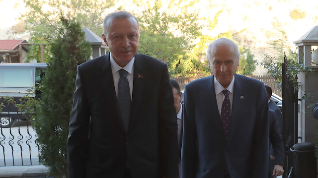 Cumhurbaşkanı Erdoğan MHP lideri Bahçeli'ye geçmiş olsun ziyaretinde bulundu