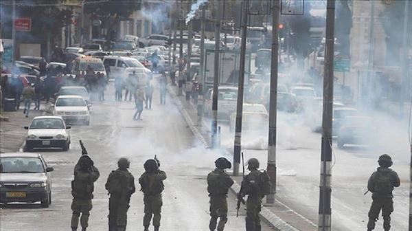 فلسطين..إصابات واحتجاز صحفيين خلال تفريق الاحتلال لمسيرة