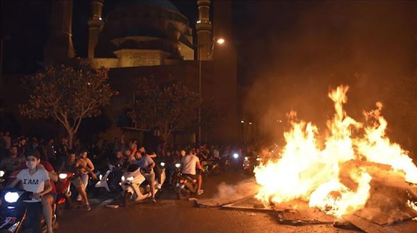 انتقاضة 'الواتس أب' في لبنان.. هل تسقط حكومة الحريري؟