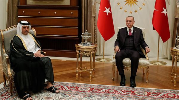 أردوغان يلتقي رئيس مجلس الوزراء القطري بأنقرة