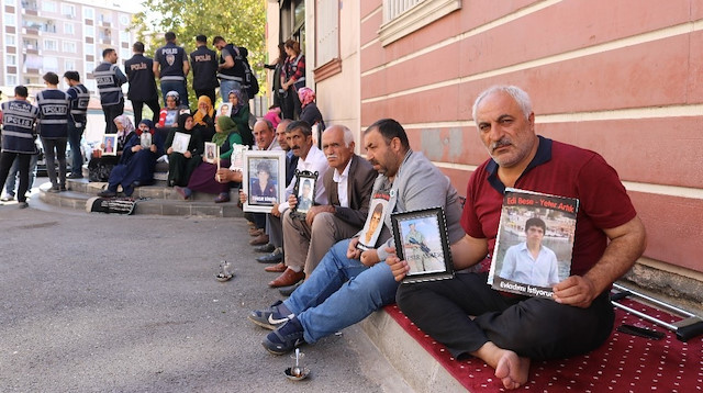 HDP önündeki ailelerin evlat nöbeti 45’inci gününde: Evladım kandırılmadı kaçırıldı