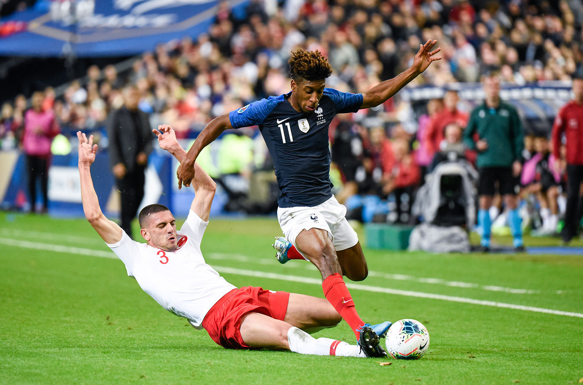 Merih Demiral, savunmadaki başarılı müdahaleleriyle Fransa maçına damga vurdu.