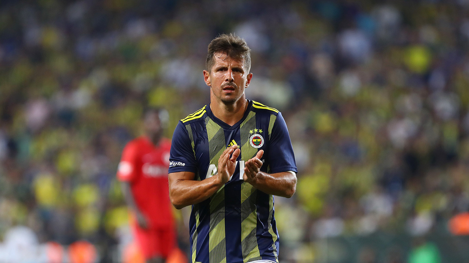39 yaşındaki Emre Belözoğlu, bu sezon sarı-lacivertli formayla çıktığı 6 maçta 1 gol 1 asist kaydetti.