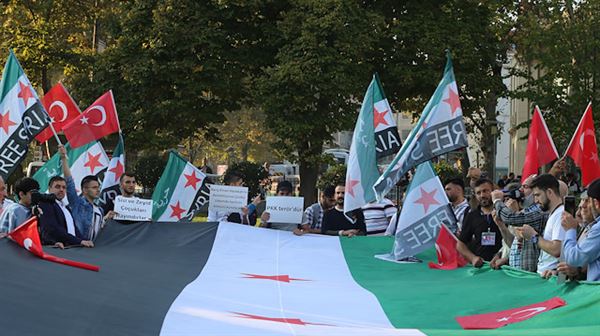وقفة احتجاجية بإسطنبول على موقف الجامعة العربية من 'نبع السلام'