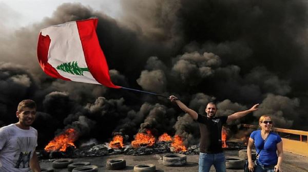 لبنان.. محتجون يصلون إلى المدخل المؤدي لقصر بعبدا الرئاسي