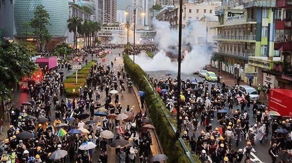 هونغ كونغ.. السلطات تمنع ناشط من الترشح للانتخابات المحلية