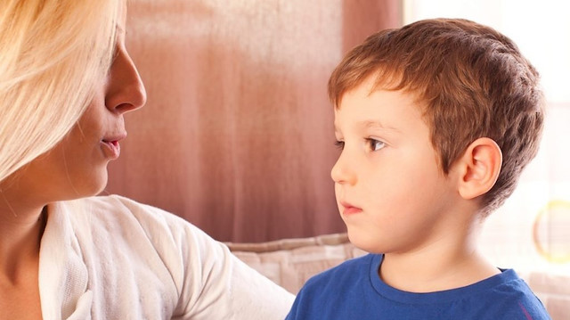 Ebeveynler dikkat: Çocuğunuz her söyleneni sürekli tekrarlıyor mu?