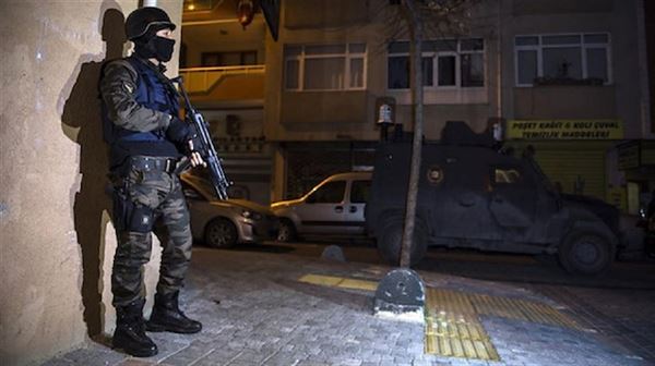 السلطات التركية تقضي بترحيل 4 أجانب يشتبه في انتمائهم لـ'داعش'