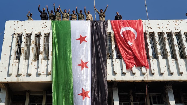 PYD'den tamamen temizlenen Resulayn'da Milli Suriye Ordusu ve Türk bayrağı çekildi