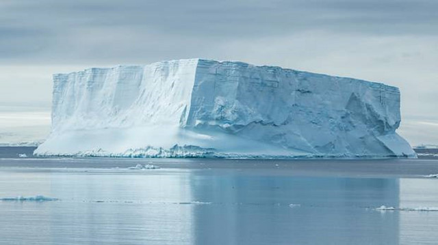 Antartika'da dev buzul kütlesi ana karadan koptu