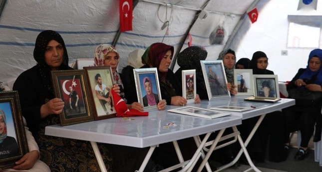European Turks show solidarity with Kurdish mothers protesting PKK
