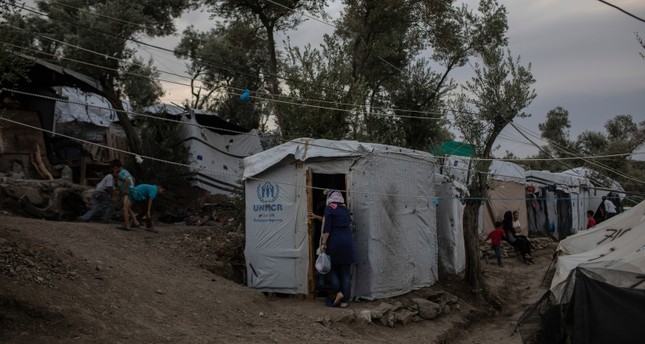 اليونان يعلن إغلاق 3 مخيمات مكتظة بالمهاجرين وبناء أخرى بقدرة…