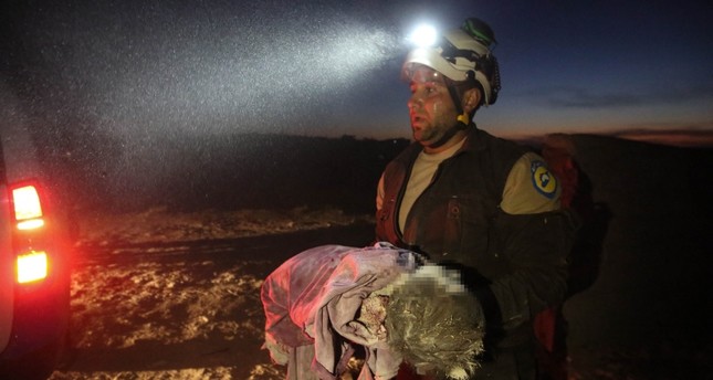 مقتل 14 مدنياً بينهم ثمانية أطفال في قصف بصاروخ وغارات روسية على إدلب